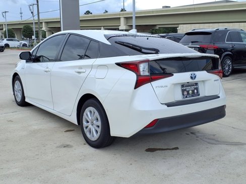 Used 2020 Toyota Prius LE image 2