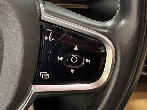 Used 2017 Volvo XC90 T6 Momentum w/ Vision Package image 28