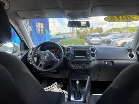 Used 2018 Volkswagen Tiguan Limited w/ Alloy Wheels Package image 26