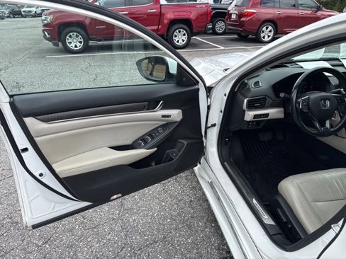 Used 2018 Honda Accord Touring image 14