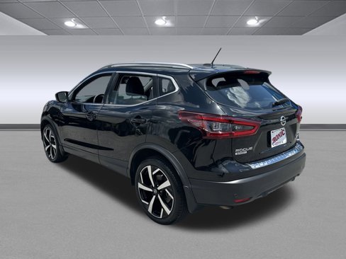Used 2022 Nissan Rogue Sport SL w/ Premium Package image 5