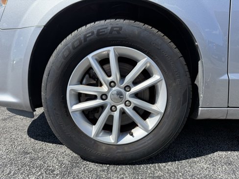Used 2019 Dodge Grand Caravan SXT image 9