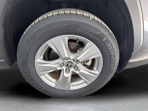 Used 2022 Toyota RAV4 XLE image 33