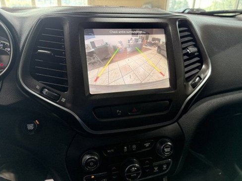 Used 2019 Jeep Cherokee Trailhawk w/ Cold Weather Group image 15