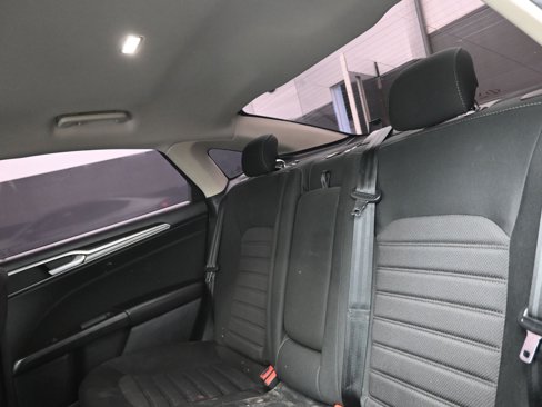 Used 2020 Ford Fusion SE image 14