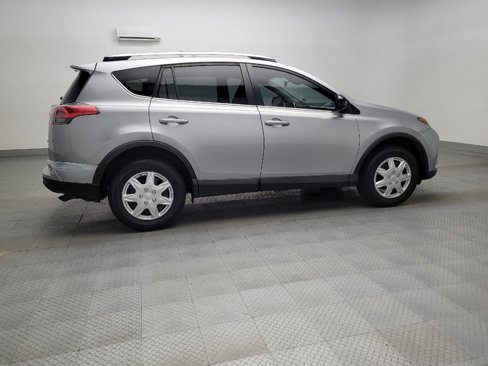 Used 2018 Toyota RAV4 LE image 10