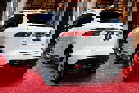 Used 2018 Jaguar F-PACE Premium image 11