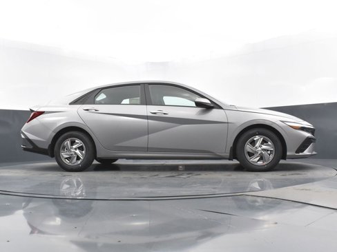 Used 2025 Hyundai Elantra SE image 22
