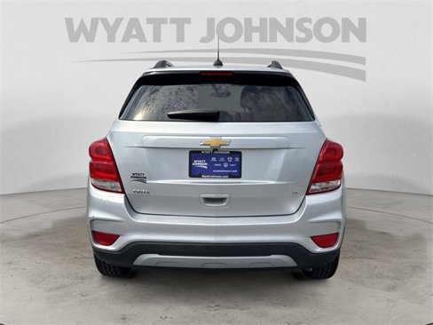 Used 2019 Chevrolet Trax LT w/ LT Convenience Package image 4