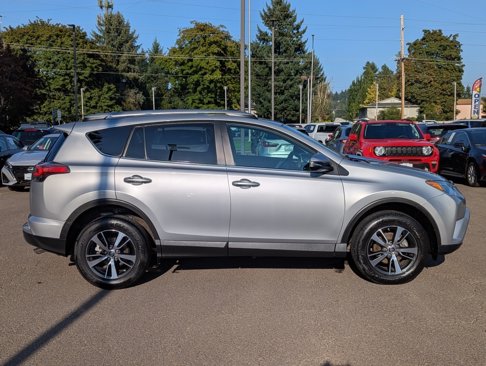 Used 2018 Toyota RAV4 XLE image 6