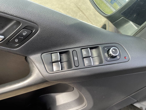 Used 2015 Volkswagen Tiguan SE image 13