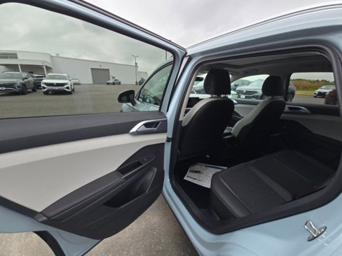 New 2025 Volkswagen Taos SE image 17