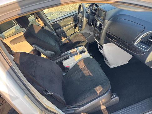 Used 2011 Chrysler Town & Country Touring image 19
