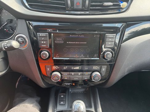 Used 2022 Nissan Rogue Sport SV w/ Technology Package image 21