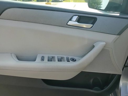 Used 2016 Hyundai Sonata SE image 12