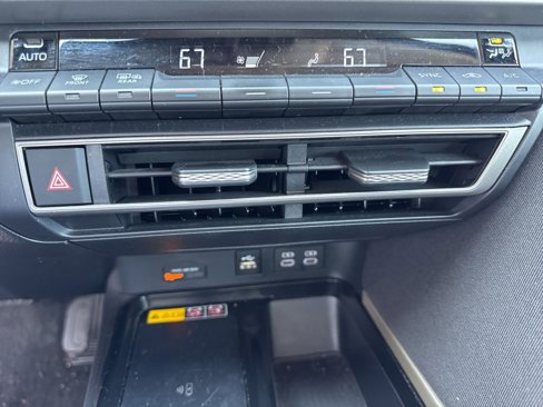 Used 2025 Toyota Camry LE image 28