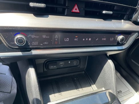 Used 2024 Kia Sportage EX image 14