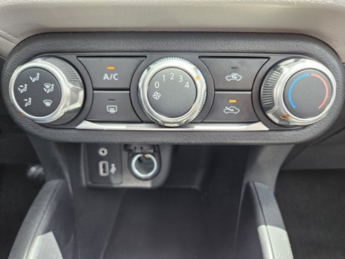 Used 2021 Nissan Versa SV image 23