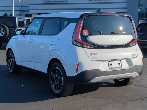 Used 2023 Kia Soul EX image 4