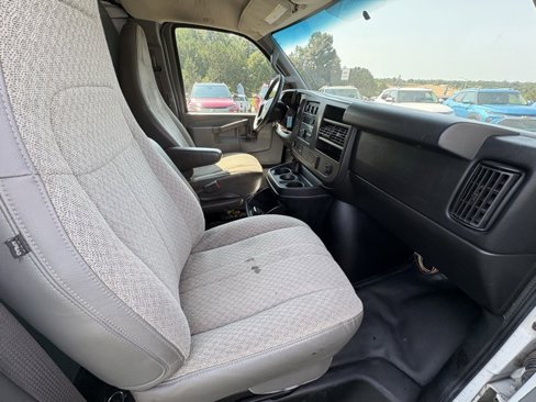Used 2016 GMC Savana 3500 image 23