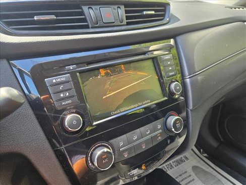Used 2018 Nissan Rogue S image 22
