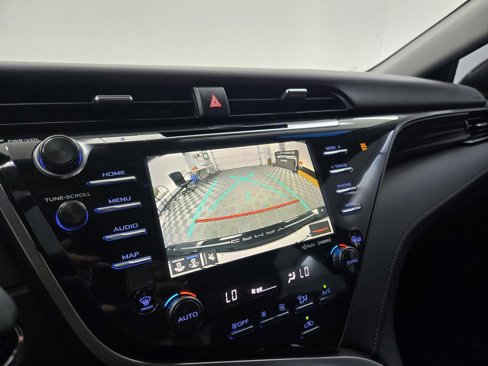 Used 2020 Toyota Camry XLE image 21