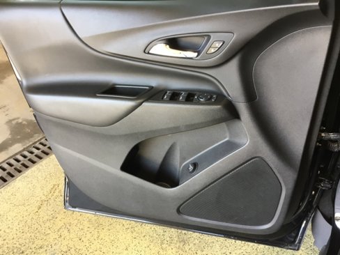Used 2020 Chevrolet Equinox LT w/ Driver Convenience Package image 39