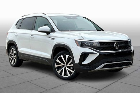 Used 2023 Volkswagen Taos SE image 2