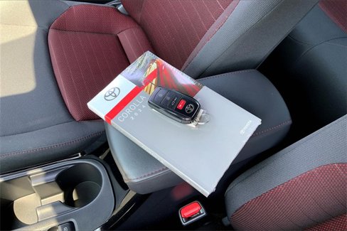 Used 2024 Toyota Corolla SE image 13