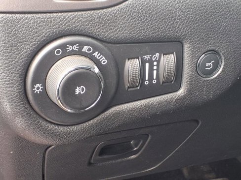 Used 2020 Jeep Cherokee Limited image 20