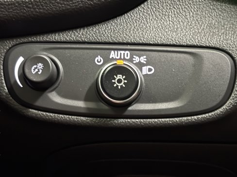 Used 2021 Chevrolet Trax LT image 17