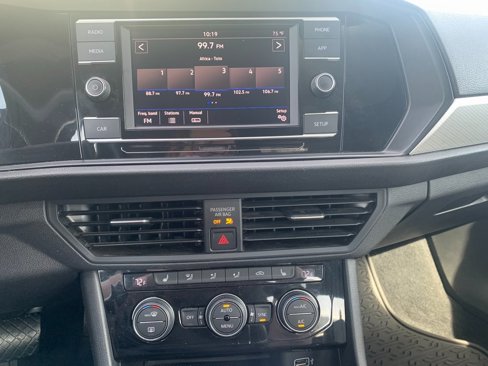 Used 2019 Volkswagen Jetta image 17
