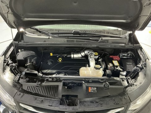 Used 2022 Chevrolet Trax LT w/ Midnight Edition image 35