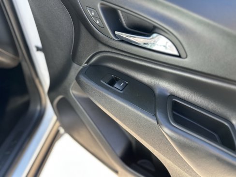 Used 2023 Chevrolet Equinox LT w/ Driver Convenience Package image 32