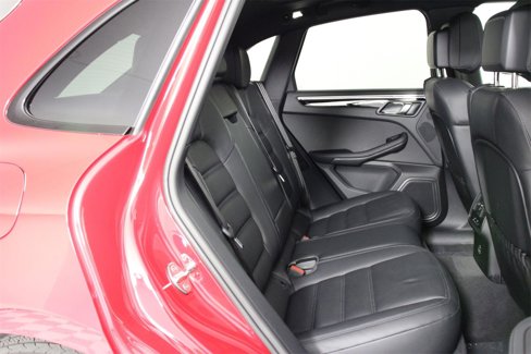 Certified 2025 Porsche Macan Turbo image 32