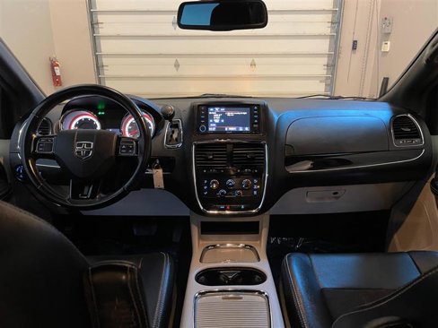 Used 2019 Dodge Grand Caravan SXT image 8
