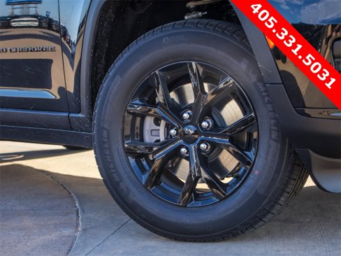 New 2025 Jeep Grand Cherokee L Altitude image 3