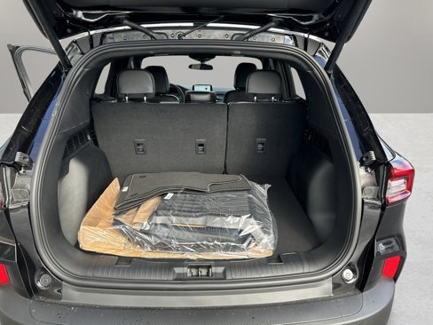 New 2025 Ford Escape ST-Line w/ Cold Weather Package image 10