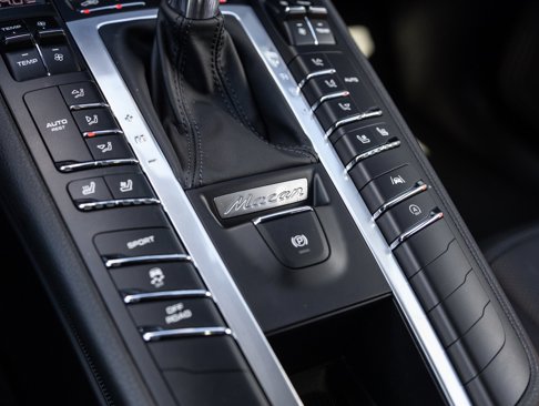 Certified 2021 Porsche Macan image 29