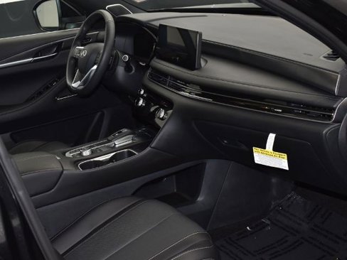 Certified 2025 INFINITI QX60 Luxe w/ Black Edition image 6
