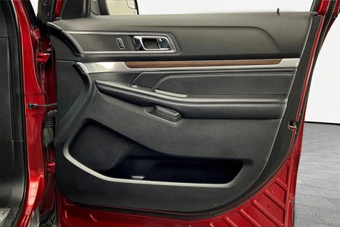 Used 2016 Ford Explorer Limited image 24