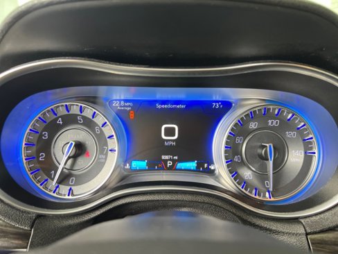 Used 2016 Chrysler 300 Limited image 23