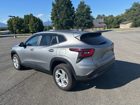 Used 2024 Chevrolet Trax LS w/ LS Convenience Package image 7