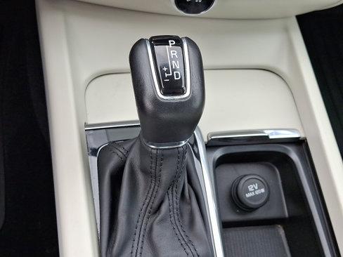Used 2020 Volvo S60 T6 Momentum w/ Protection Package image 15