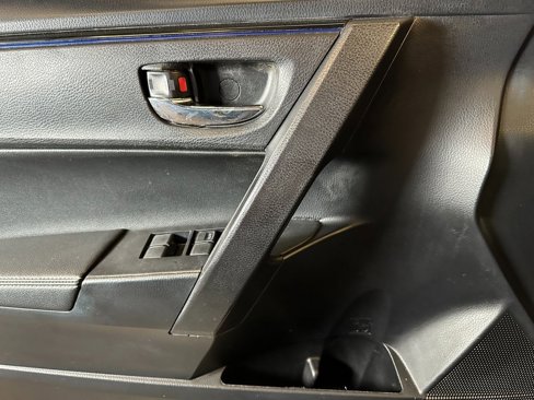 Used 2019 Toyota Corolla L image 17