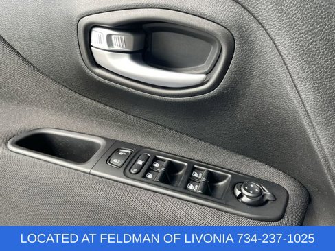 Used 2019 Jeep Renegade Latitude w/ Cold Weather Group image 22