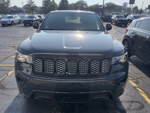 Used 2018 Jeep Grand Cherokee Altitude image 2