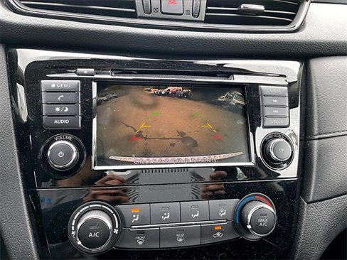 Used 2019 Nissan Rogue S image 26