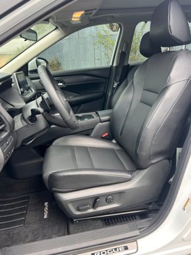 Used 2024 Nissan Rogue SV w/ SV Premium Package image 14