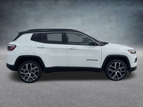 New 2025 Jeep Compass Limited image 4